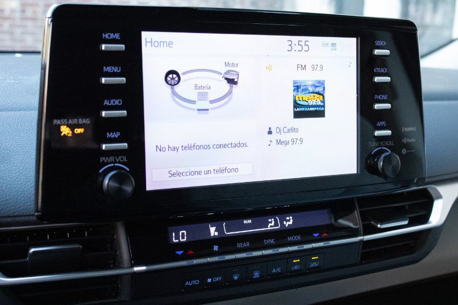 2021 Toyota Sienna LE AWD 8-Passenger (Natl) photo