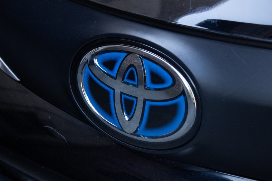 2021 Toyota Sienna LE AWD 8-Passenger (Natl) photo
