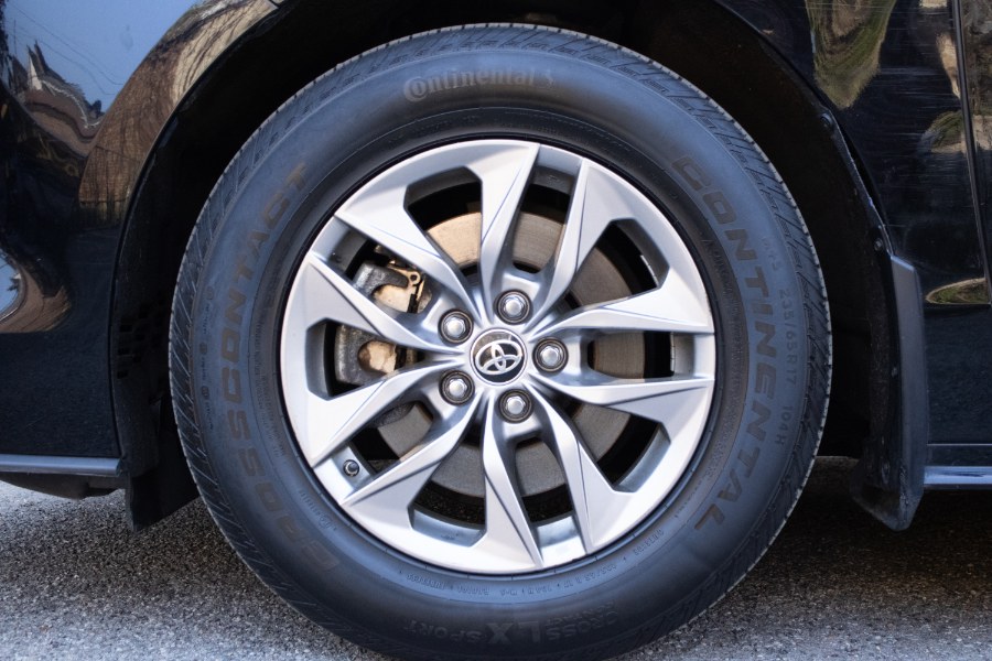 2021 Toyota Sienna LE AWD 8-Passenger (Natl) photo