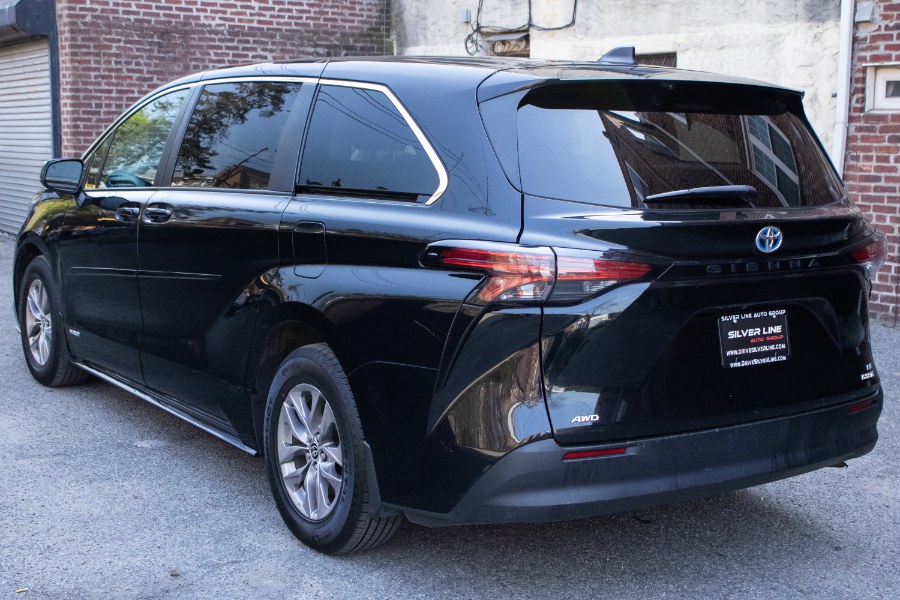2021 Toyota Sienna LE AWD 8-Passenger (Natl) photo