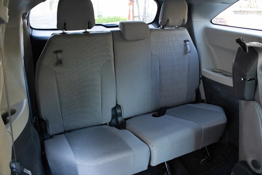 2021 Toyota Sienna LE AWD 8-Passenger (Natl) photo