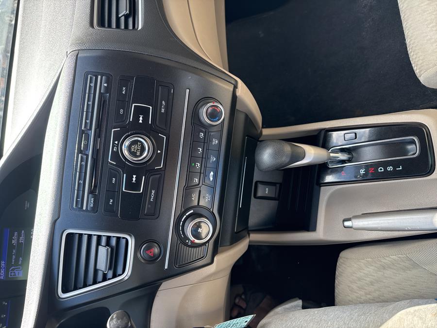 2015 Honda CIVIC SEDAN 4dr CVT LX photo