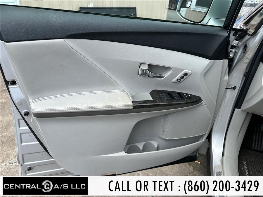 2013 Toyota Venza LE photo