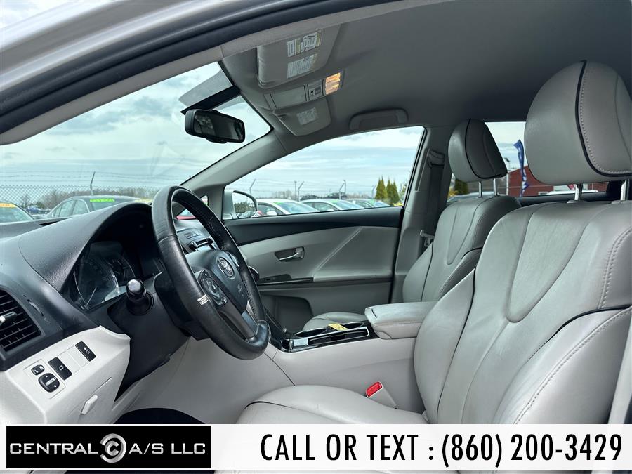 2013 Toyota Venza LE photo