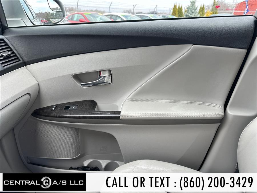 2013 Toyota Venza LE photo