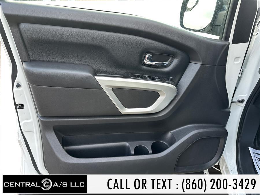 2018 Nissan Titan 4x4 Crew Cab PRO-4X photo