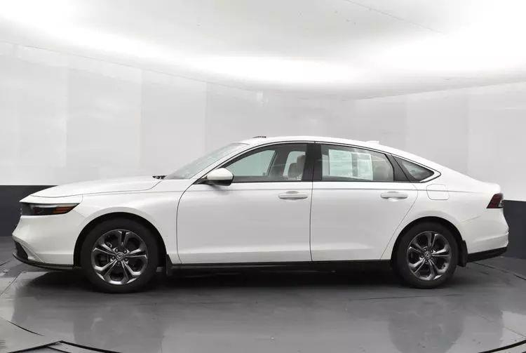 2023 Honda Accord EX Sedan 4D photo