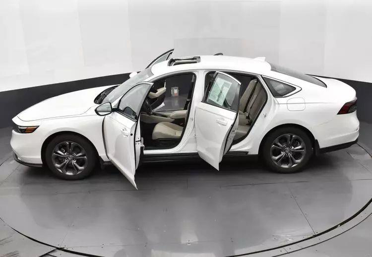 2023 Honda Accord EX Sedan 4D photo