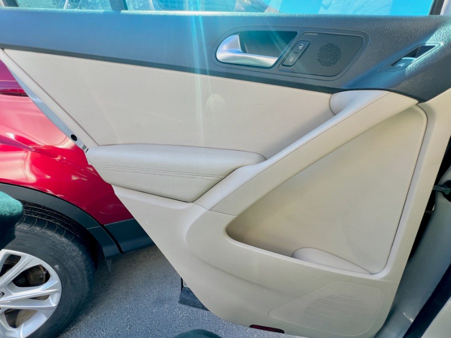 2012 Volkswagen Tiguan S 4Motion photo