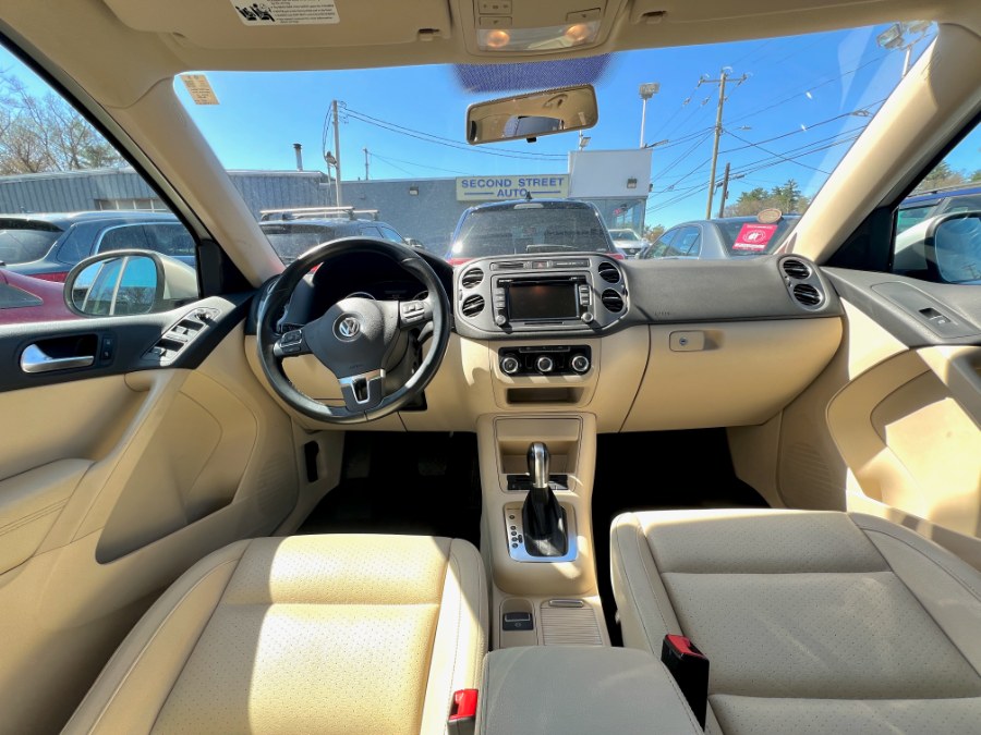 2012 Volkswagen Tiguan S 4Motion photo