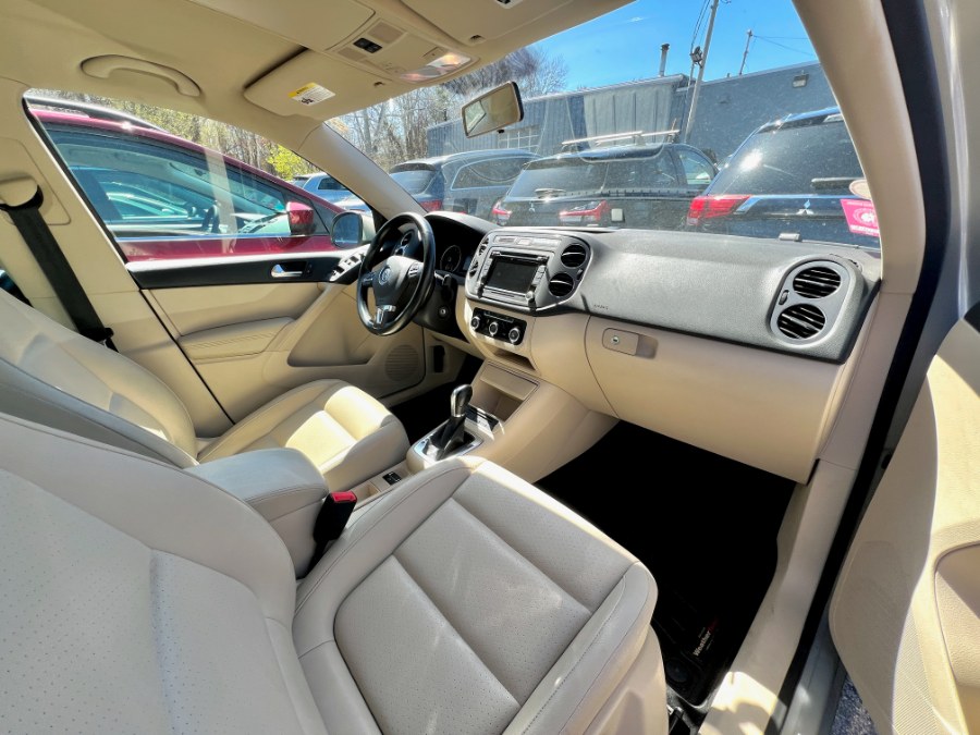 2012 Volkswagen Tiguan S 4Motion photo