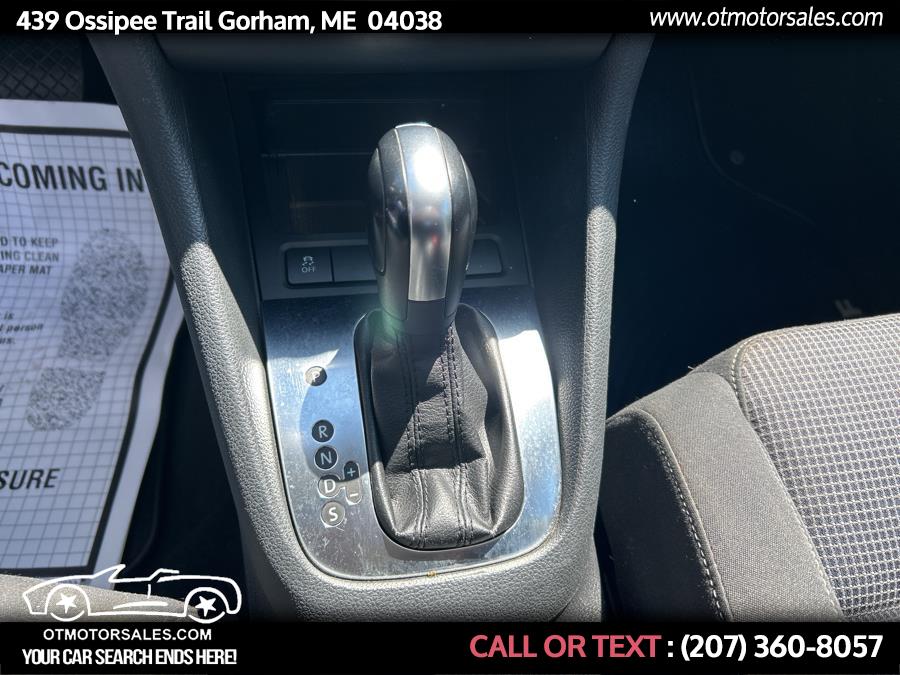 2012 Volkswagen Golf Base PZEV photo
