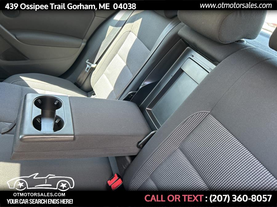 2012 Volkswagen Golf Base PZEV photo