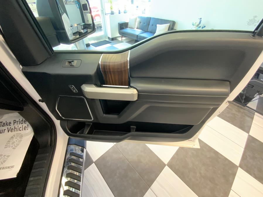2017 Ford F-150 Lariat 4WD SuperCrew 5.5'' Box photo