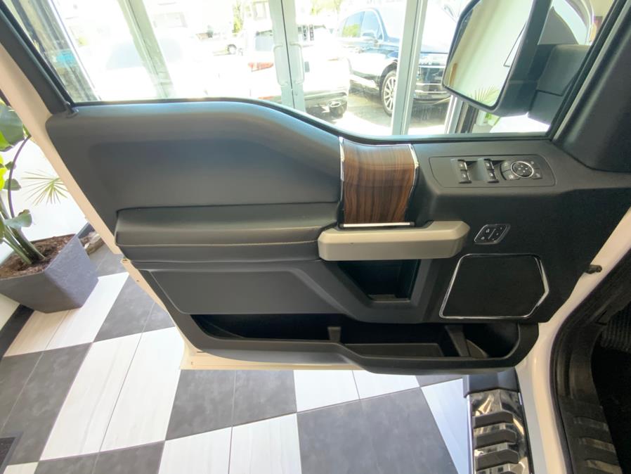 2017 Ford F-150 Lariat 4WD SuperCrew 5.5'' Box photo