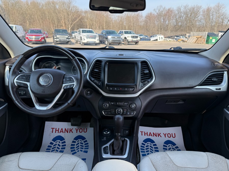 2017 Jeep Cherokee Overland 4x4 photo