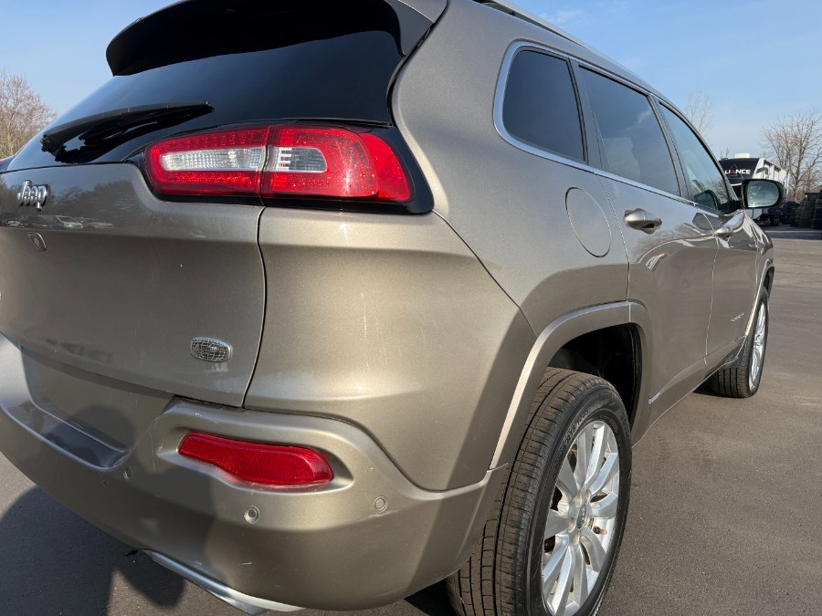 2017 Jeep Cherokee Overland 4x4 photo