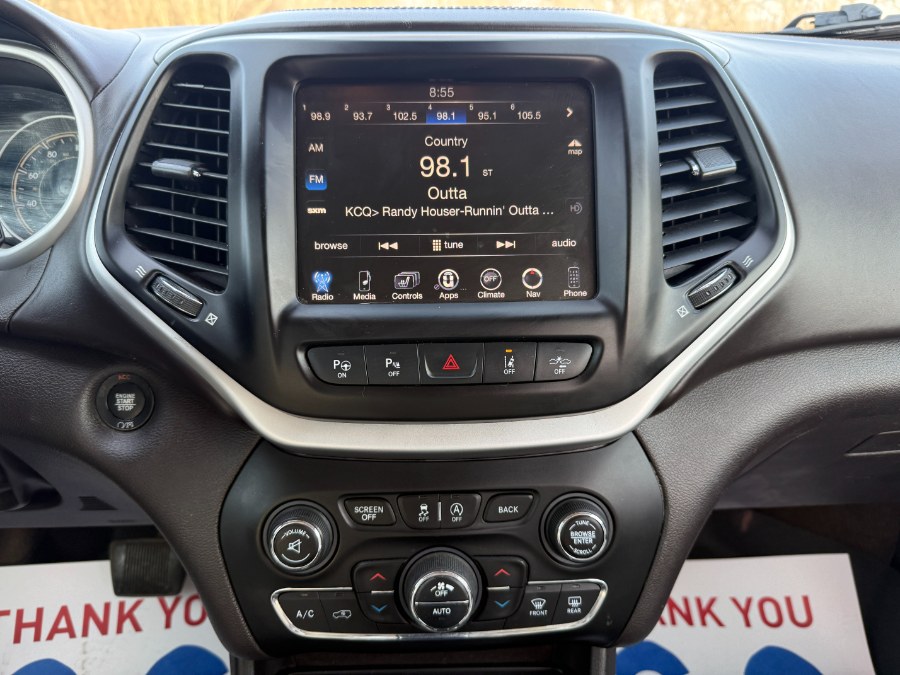 2017 Jeep Cherokee Overland 4x4 photo
