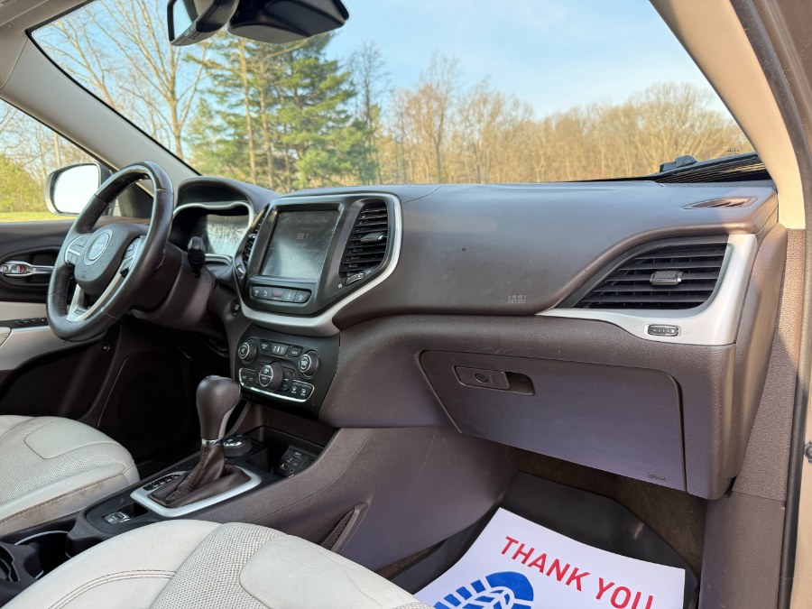 2017 Jeep Cherokee Overland 4x4 photo