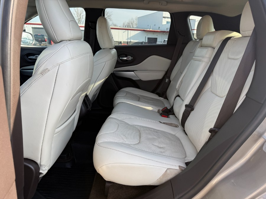 2017 Jeep Cherokee Overland 4x4 photo