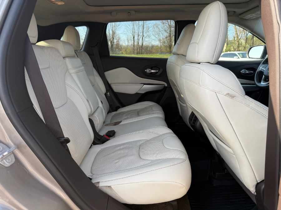 2017 Jeep Cherokee Overland 4x4 photo