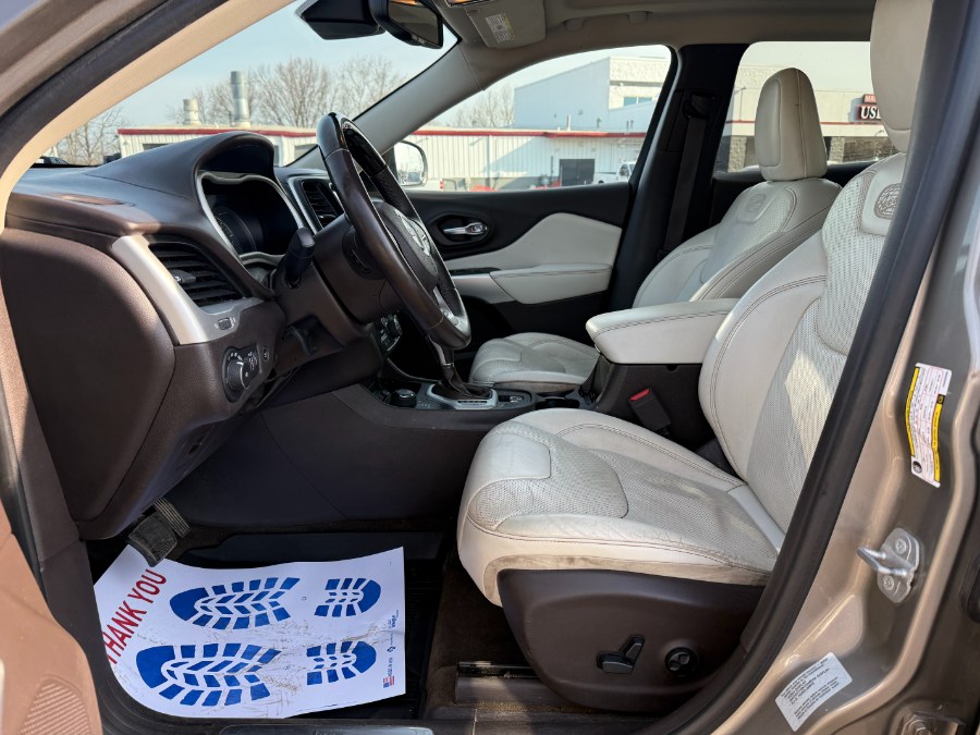 2017 Jeep Cherokee Overland 4x4 photo