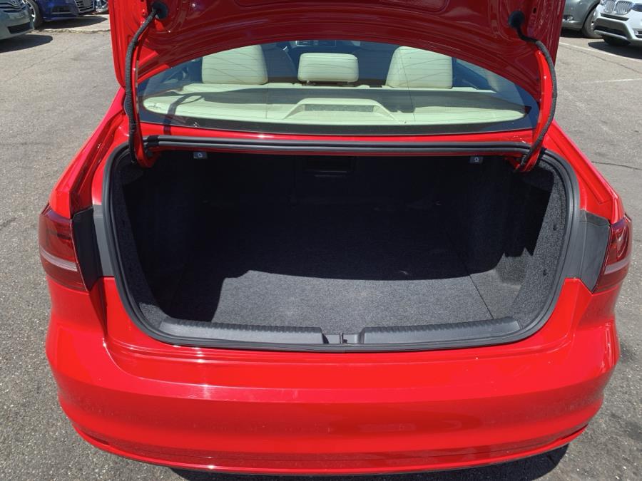 2015 Volkswagen Jetta Sedan 4dr Auto 1.8T SE w/Connectivit photo