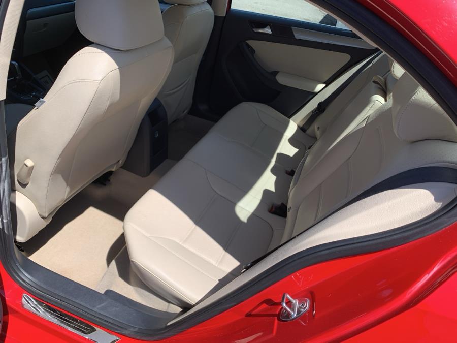 2015 Volkswagen Jetta Sedan 4dr Auto 1.8T SE w/Connectivit photo
