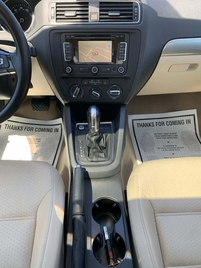 2015 Volkswagen Jetta Sedan 4dr Auto 1.8T SE w/Connectivit photo