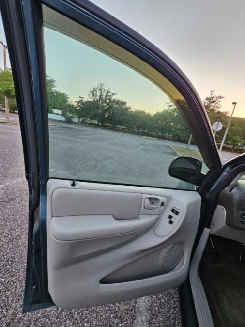 2005 Dodge Grand Caravan SXT photo