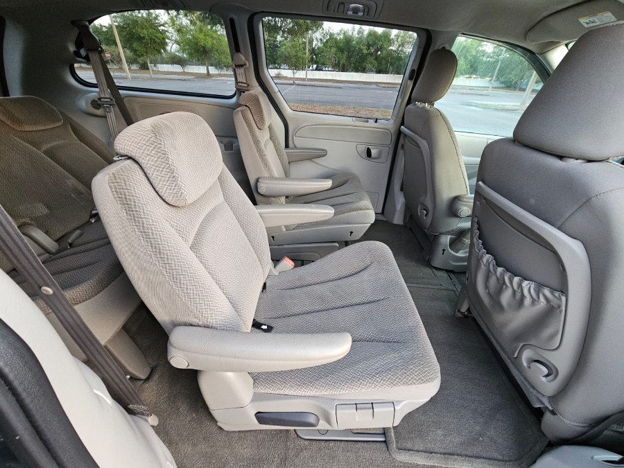 2005 Dodge Grand Caravan SXT photo