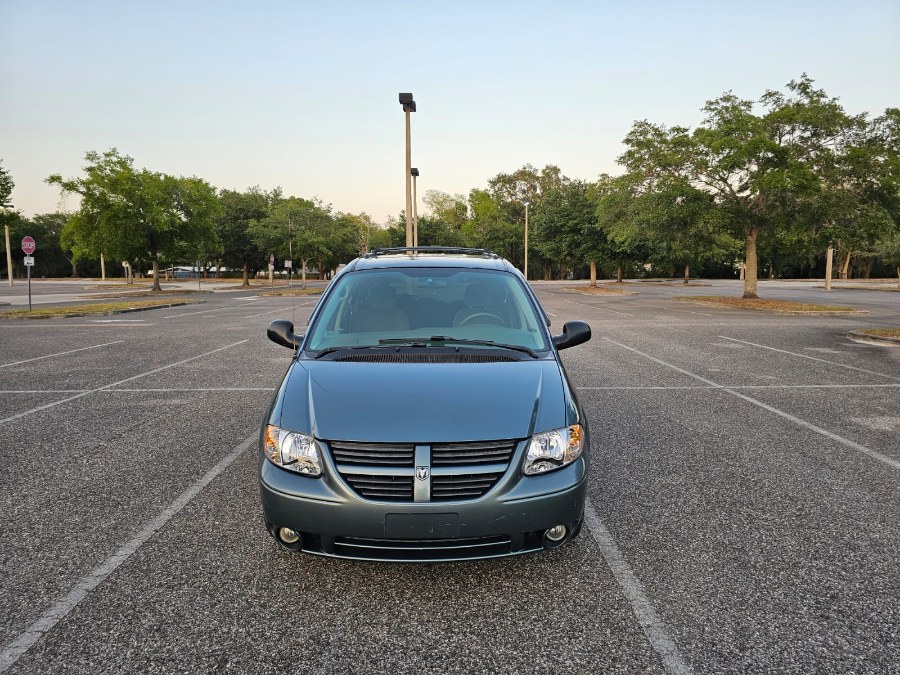 2005 Dodge Grand Caravan SXT photo