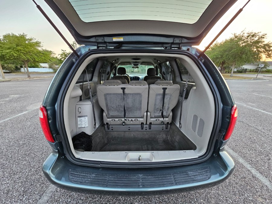 2005 Dodge Grand Caravan SXT photo