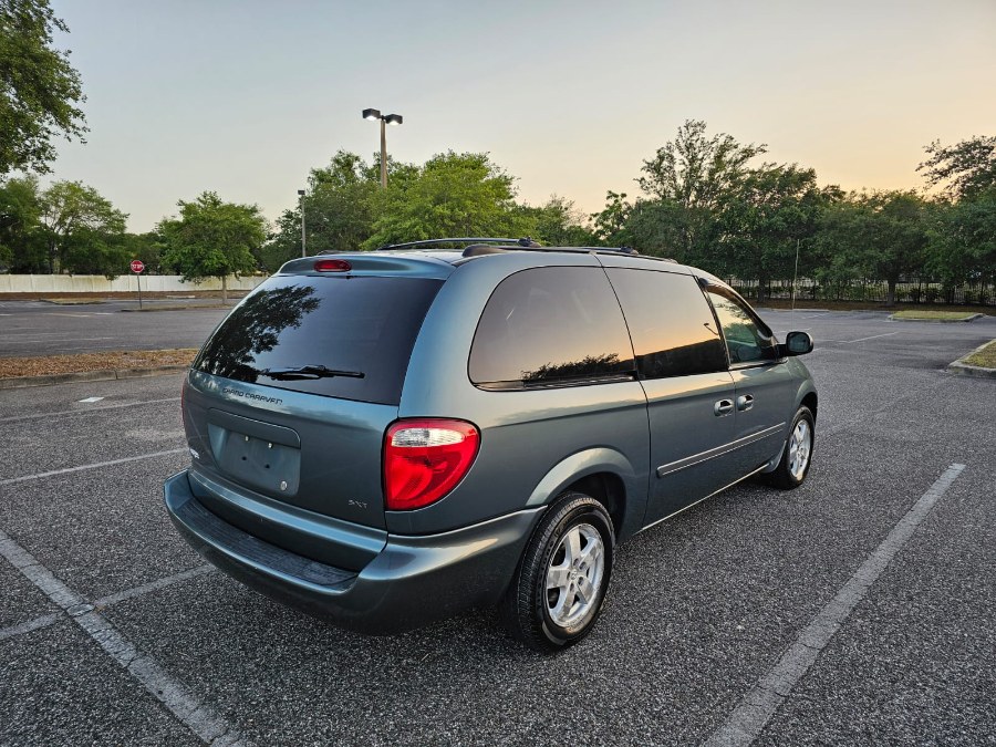 2005 Dodge Grand Caravan SXT photo