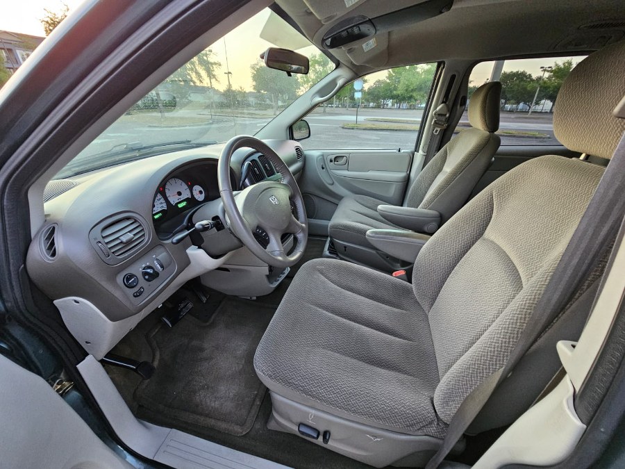 2005 Dodge Grand Caravan SXT photo