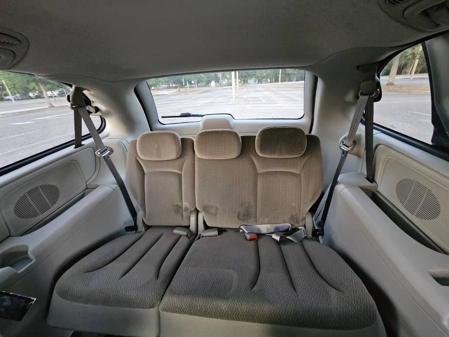 2005 Dodge Grand Caravan SXT photo