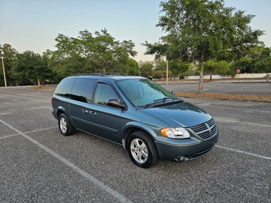 2005 Dodge Grand Caravan SXT photo