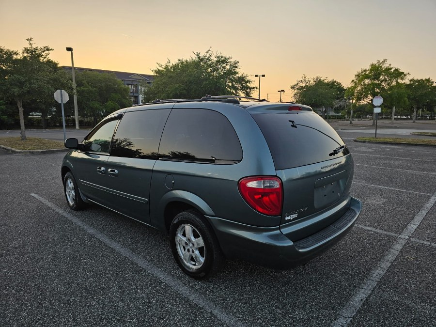 2005 Dodge Grand Caravan SXT photo