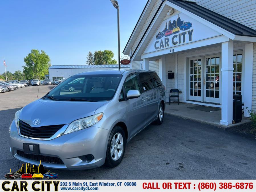 2012 Toyota Sienna Base 7-Passenger photo