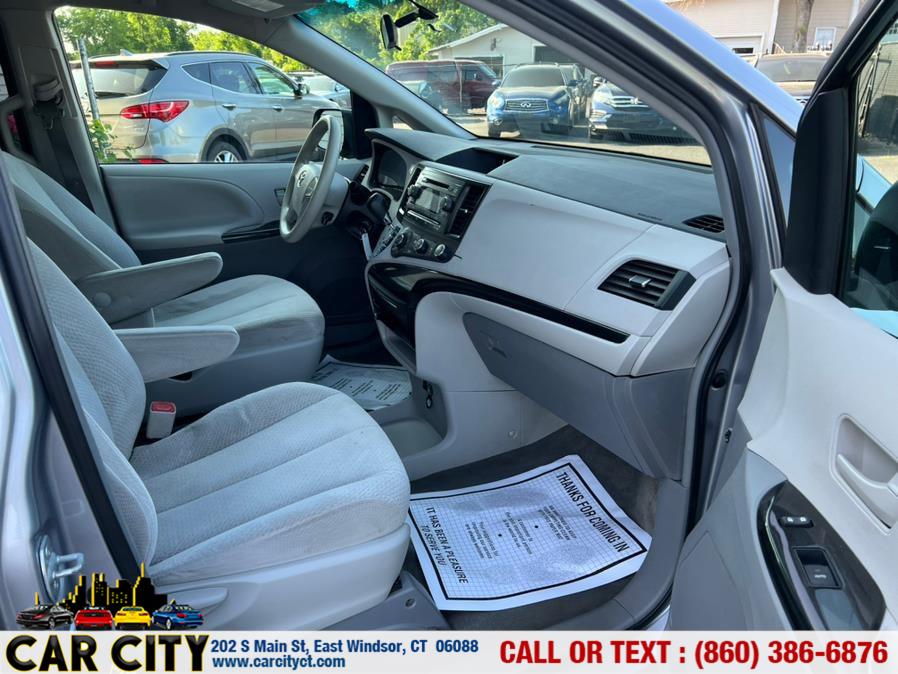 2012 Toyota Sienna Base 7-Passenger photo