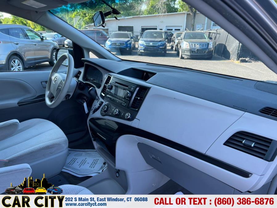 2012 Toyota Sienna Base 7-Passenger photo
