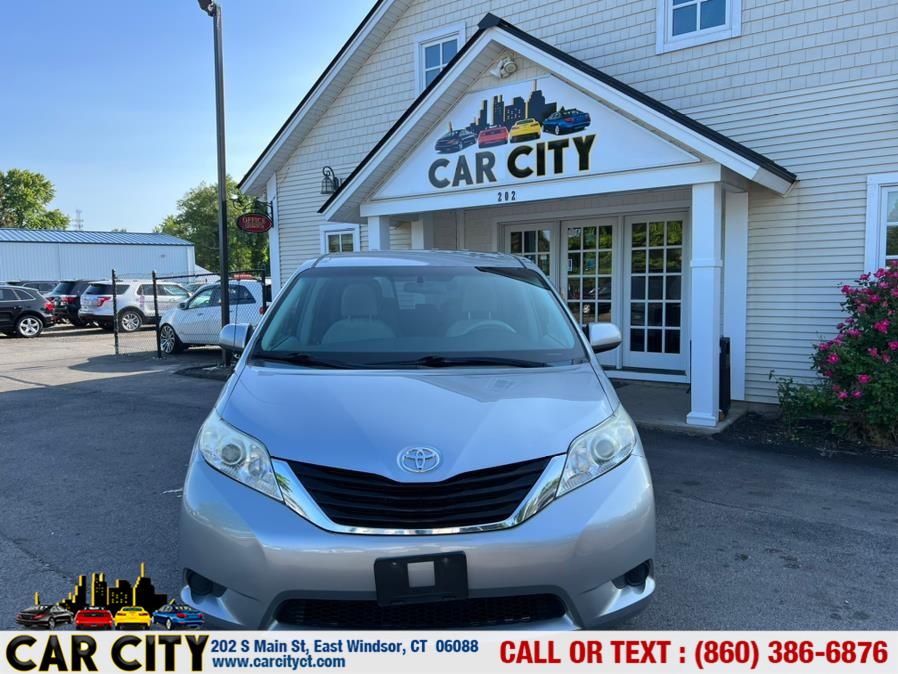 2012 Toyota Sienna Base 7-Passenger photo