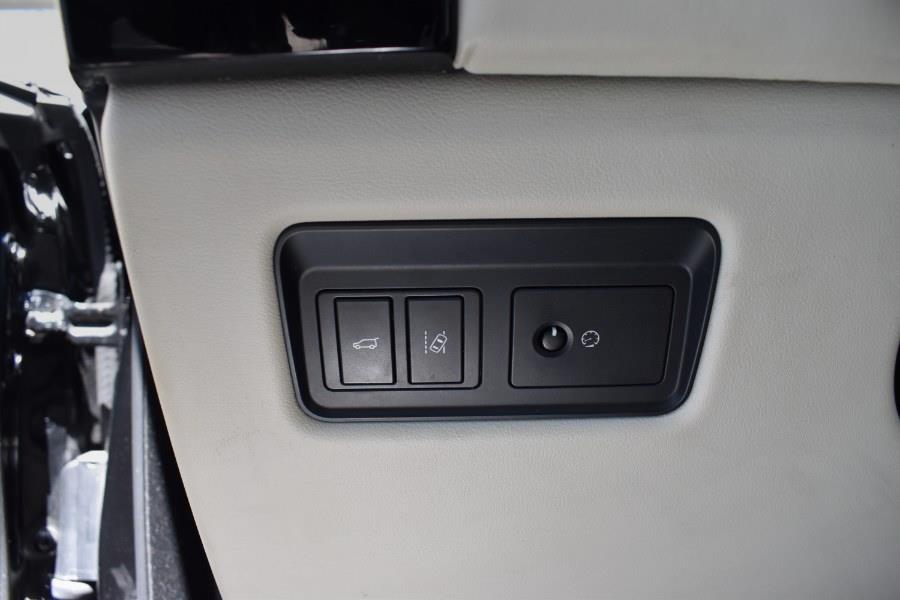 2017 Land Rover Range Rover V8 Supercharged SWB photo