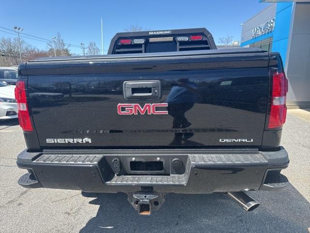 2019 GMC Sierra 2500HD Denali photo