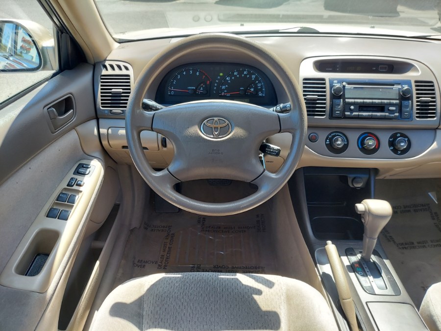 2004 Toyota Camry LE photo