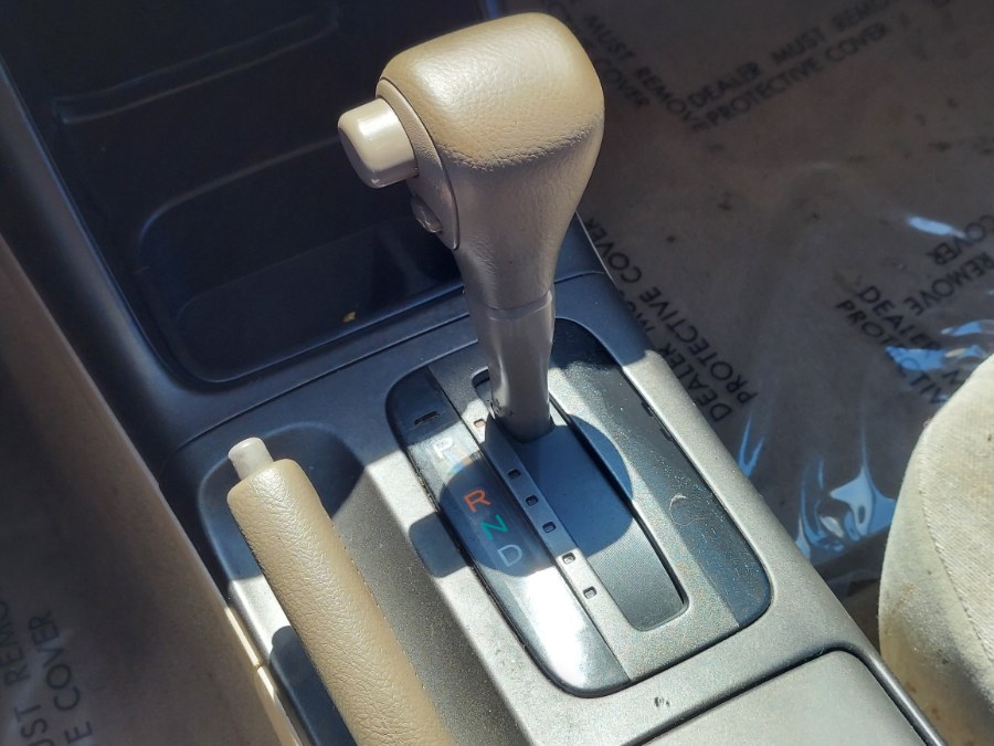 2004 Toyota Camry LE photo