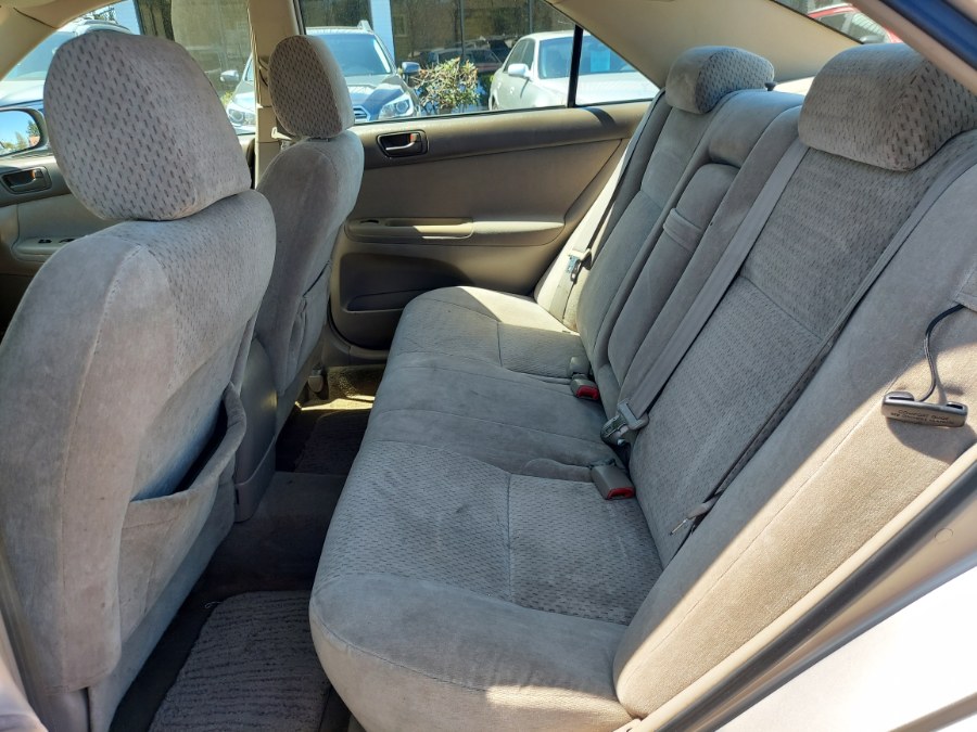 2004 Toyota Camry LE photo