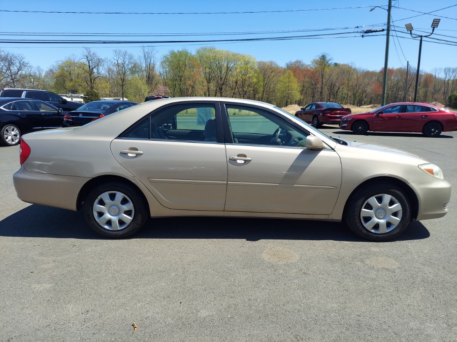 2004 Toyota Camry LE photo