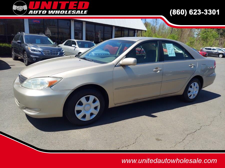2004 Toyota Camry LE photo