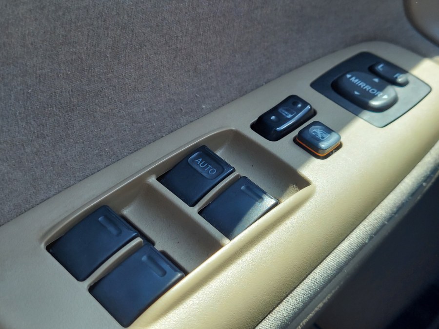 2004 Toyota Camry LE photo